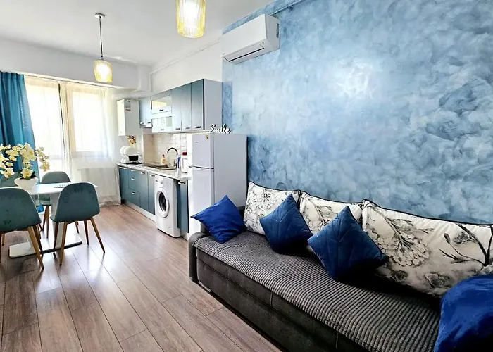 Luxurious Azure Apartment Near Palas Mall