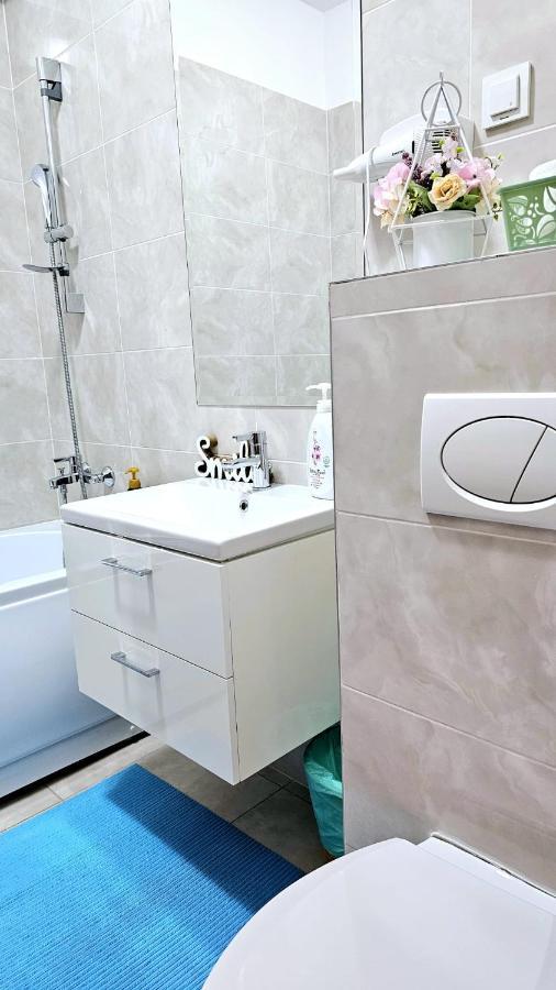 Luxurious Azure Near Mall Apartment *