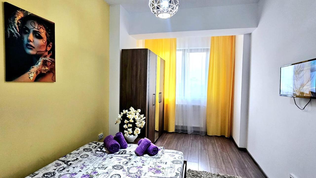 Luxurious Azure Near Mall Apartment